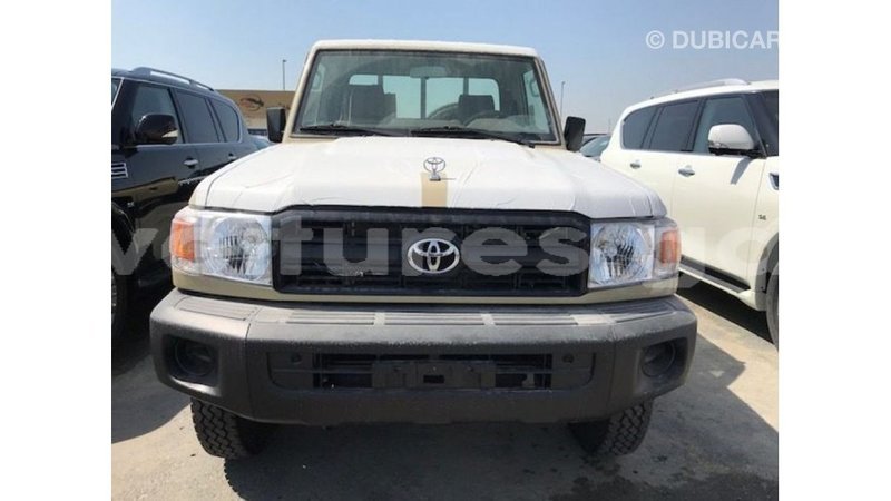 Big with watermark toyota land cruiser estuary import dubai 5881