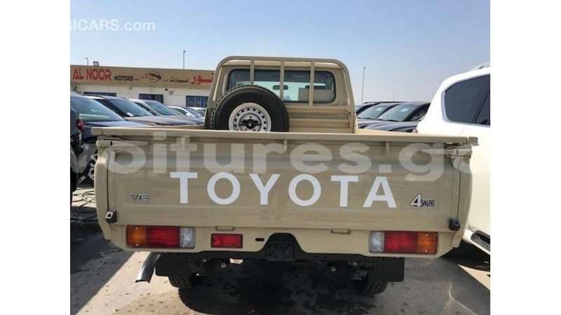 Big with watermark toyota land cruiser estuary import dubai 5881