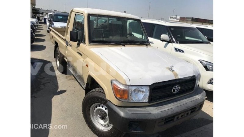 Big with watermark toyota land cruiser estuary import dubai 5881