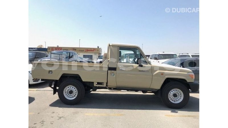 Big with watermark toyota land cruiser estuary import dubai 5881