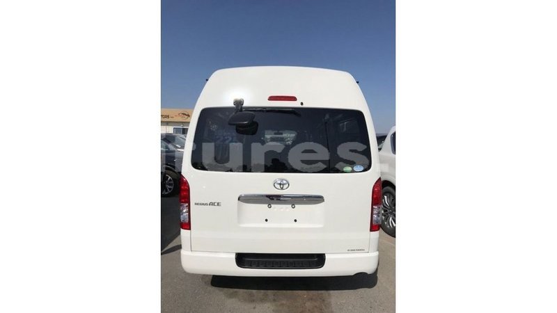 Big with watermark toyota hiace estuary import dubai 5882