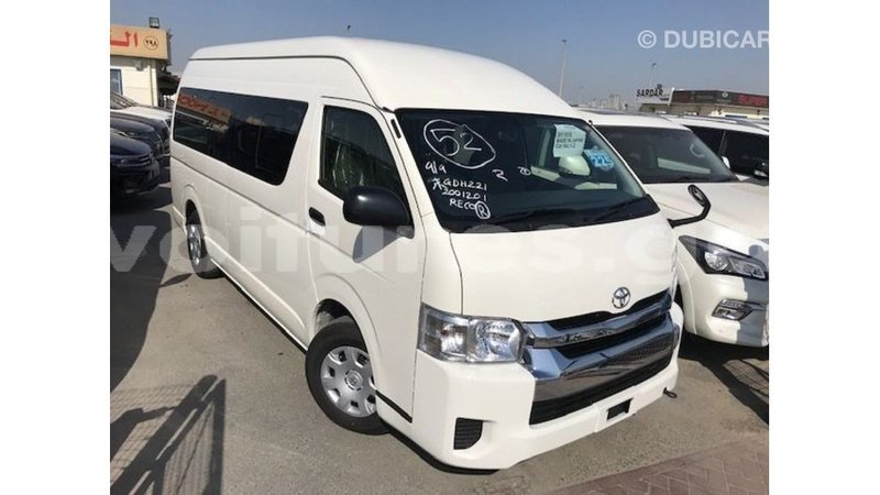 Big with watermark toyota hiace estuary import dubai 5882