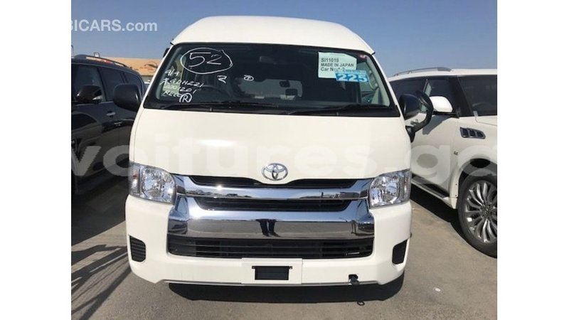 Big with watermark toyota hiace estuary import dubai 5882