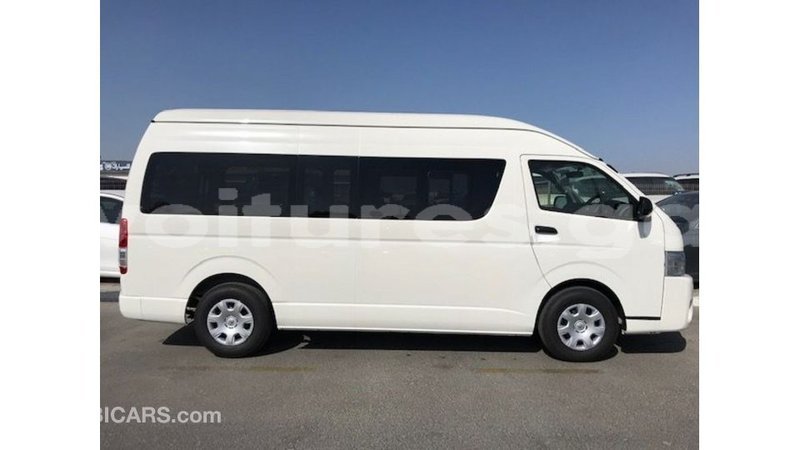 Big with watermark toyota hiace estuary import dubai 5882