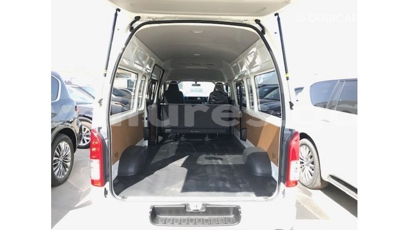 Big with watermark toyota hiace estuary import dubai 5882