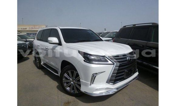 Acheter Import Voiture Lexus LX Blanc à Import - Dubai, Estuaire Acheter Import Voiture Lexus LX Blanc à Import - Dubai, Estuaire