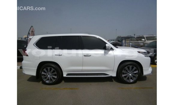 Acheter Import Voiture Lexus LX Blanc à Import - Dubai, Estuaire Acheter Import Voiture Lexus LX Blanc à Import - Dubai, Estuaire