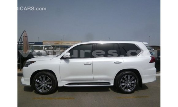 Acheter Import Voiture Lexus LX Blanc à Import - Dubai, Estuaire Acheter Import Voiture Lexus LX Blanc à Import - Dubai, Estuaire