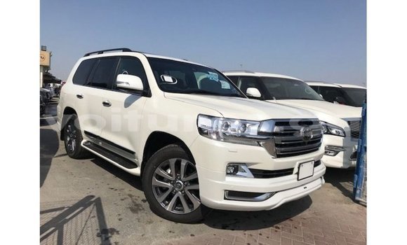 Acheter Import Voiture Toyota Land Cruiser Blanc à Import - Dubai, Estuaire Acheter Import Voiture Toyota Land Cruiser Blanc à Import - Dubai, Estuaire