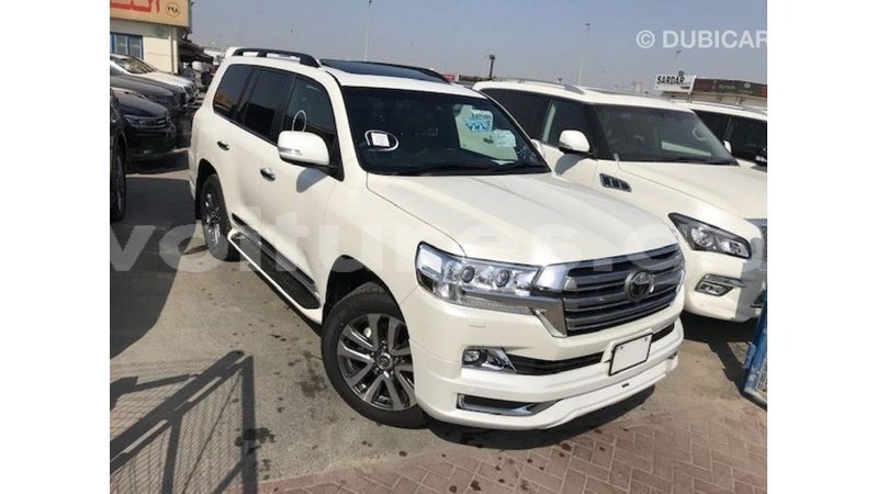 Big with watermark toyota land cruiser estuary import dubai 5886