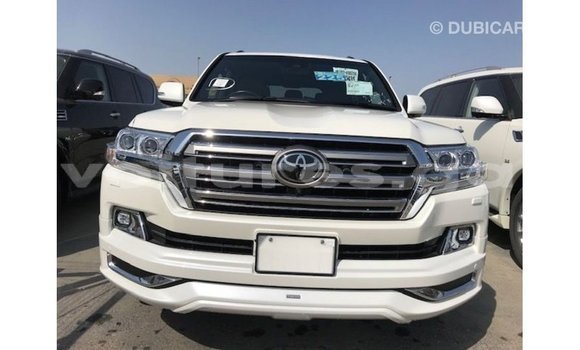 Acheter Import Voiture Toyota Land Cruiser Blanc à Import - Dubai, Estuaire Acheter Import Voiture Toyota Land Cruiser Blanc à Import - Dubai, Estuaire