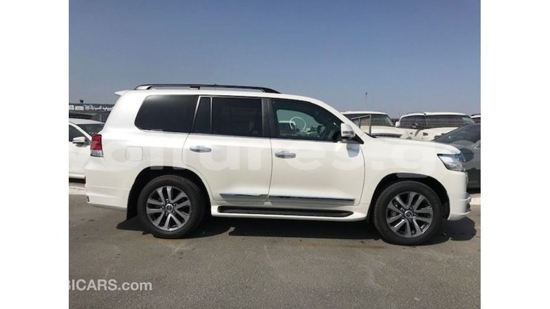 Big with watermark toyota land cruiser estuary import dubai 5886