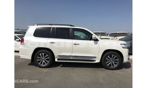 Acheter Import Voiture Toyota Land Cruiser Blanc à Import - Dubai, Estuaire Acheter Import Voiture Toyota Land Cruiser Blanc à Import - Dubai, Estuaire