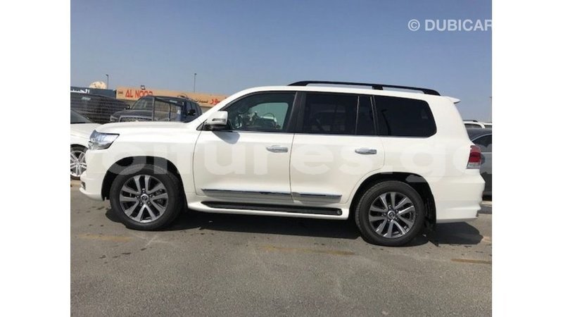 Big with watermark toyota land cruiser estuary import dubai 5886