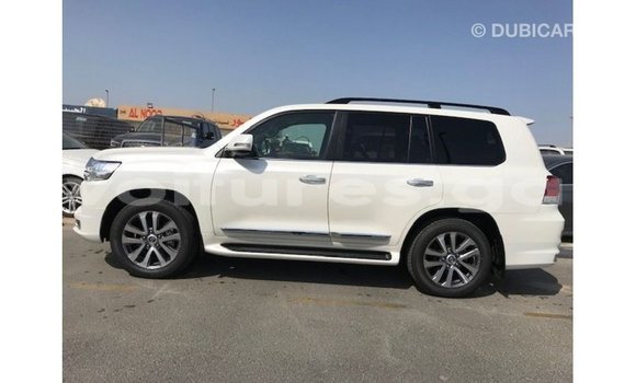 Acheter Import Voiture Toyota Land Cruiser Blanc à Import - Dubai, Estuaire Acheter Import Voiture Toyota Land Cruiser Blanc à Import - Dubai, Estuaire