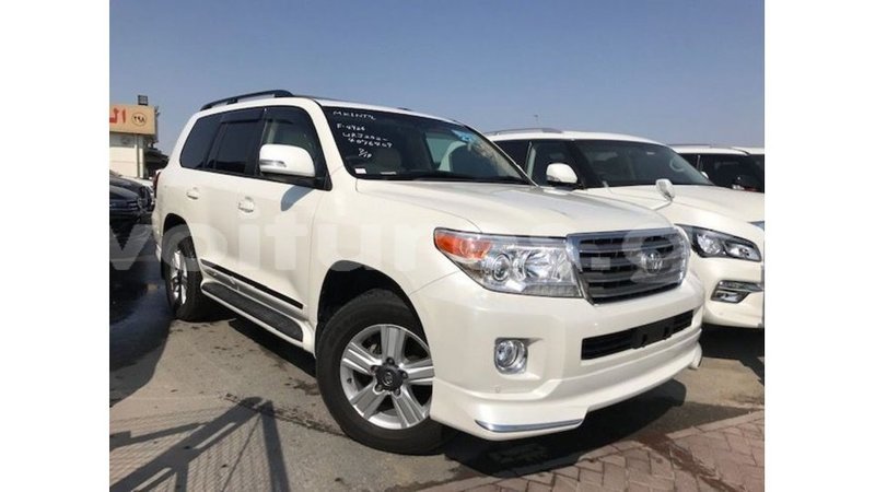 Big with watermark toyota land cruiser estuary import dubai 5888