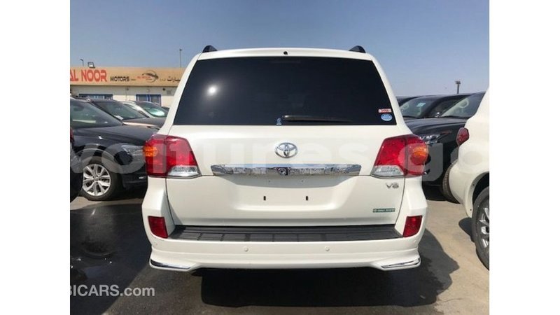 Big with watermark toyota land cruiser estuary import dubai 5888