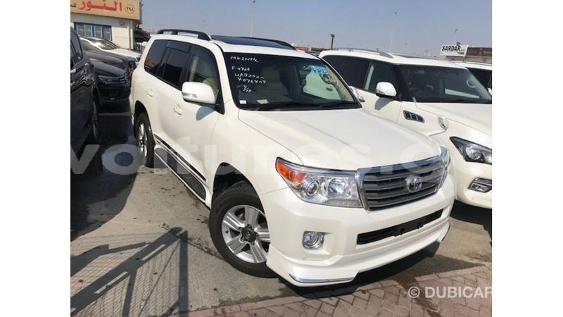 Big with watermark toyota land cruiser estuary import dubai 5888