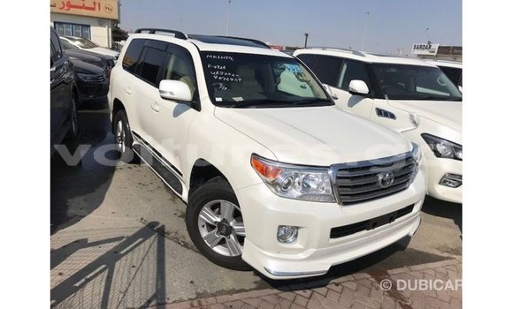 Sayi Imported Toyota Land Cruiser White Mota in Import - Dubai a estuary Sayi Imported Toyota Land Cruiser White Mota in Import - Dubai a estuary