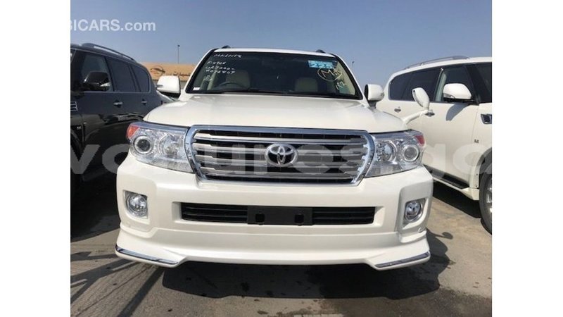 Big with watermark toyota land cruiser estuary import dubai 5888