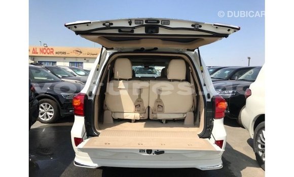 Sayi Imported Toyota Land Cruiser White Mota in Import - Dubai a estuary Sayi Imported Toyota Land Cruiser White Mota in Import - Dubai a estuary