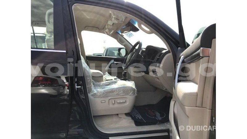 Big with watermark toyota land cruiser estuary import dubai 5891