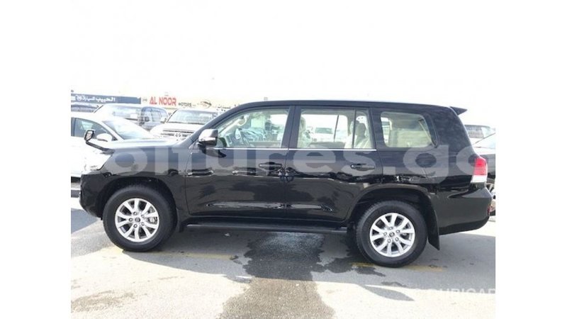 Big with watermark toyota land cruiser estuary import dubai 5891