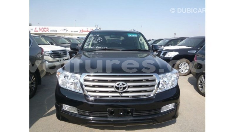 Big with watermark toyota land cruiser estuary import dubai 5892