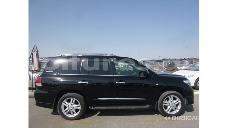 Big with watermark toyota land cruiser estuary import dubai 5892