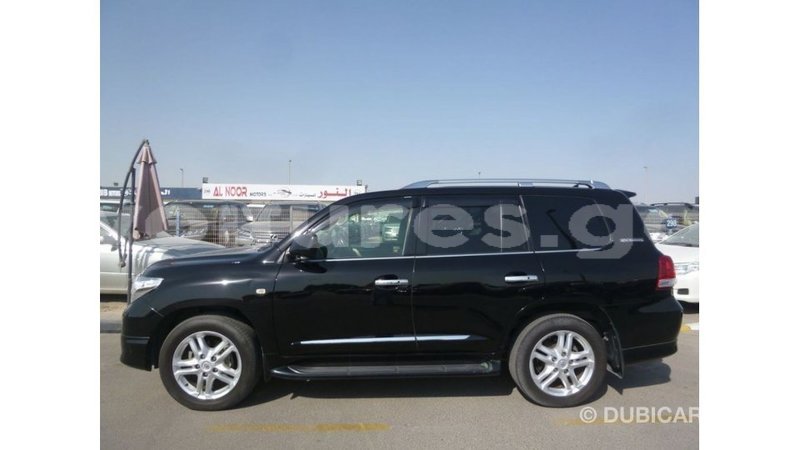 Big with watermark toyota land cruiser estuary import dubai 5892