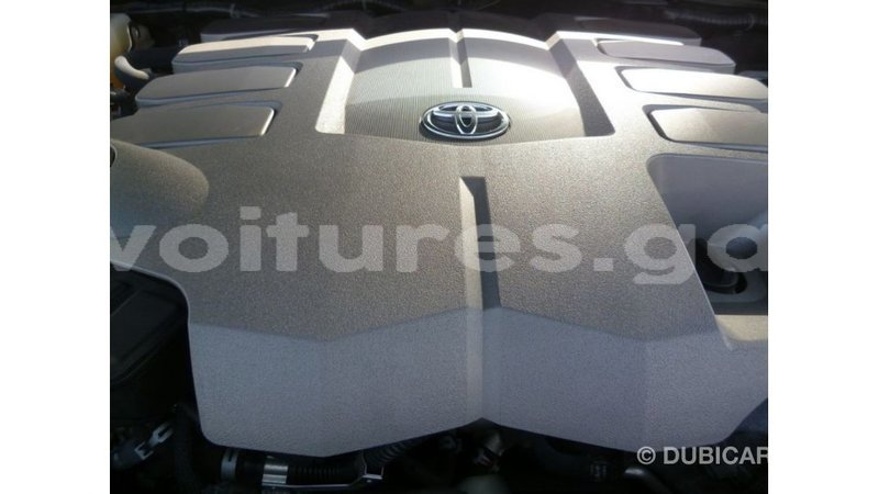 Big with watermark toyota land cruiser estuary import dubai 5892