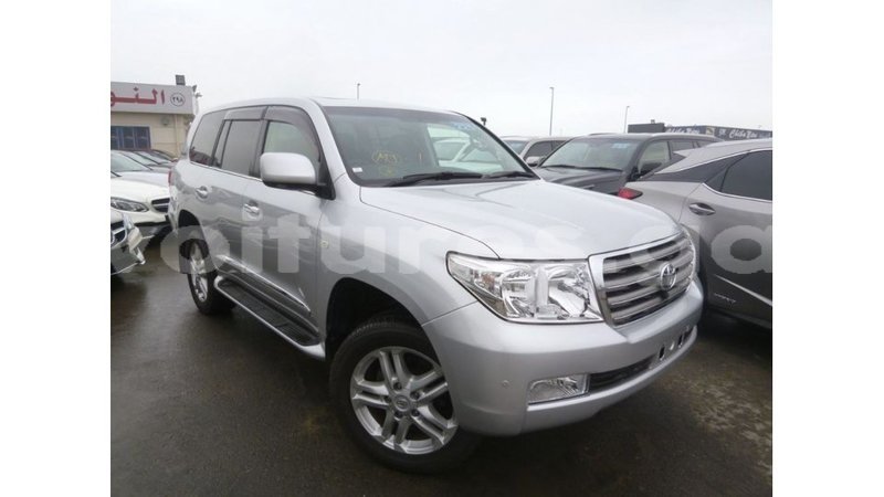 Big with watermark toyota land cruiser estuary import dubai 5893