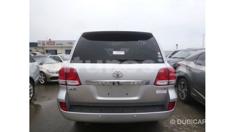 Big with watermark toyota land cruiser estuary import dubai 5893