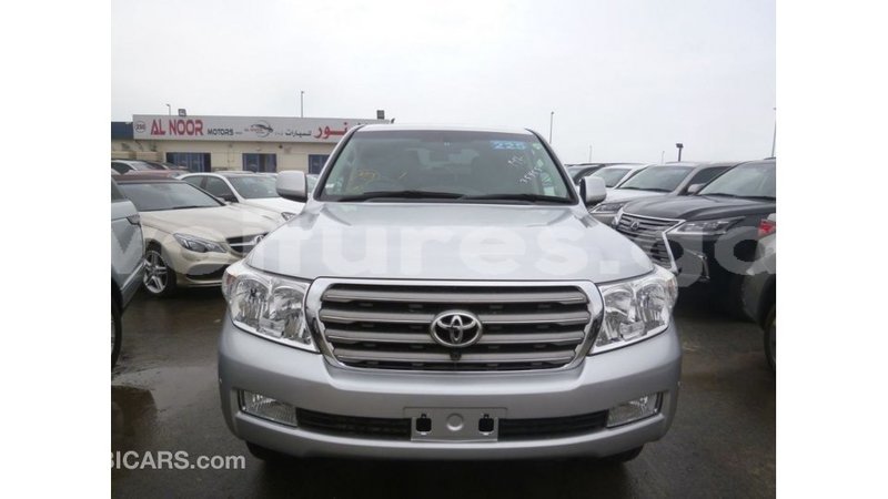 Big with watermark toyota land cruiser estuary import dubai 5893