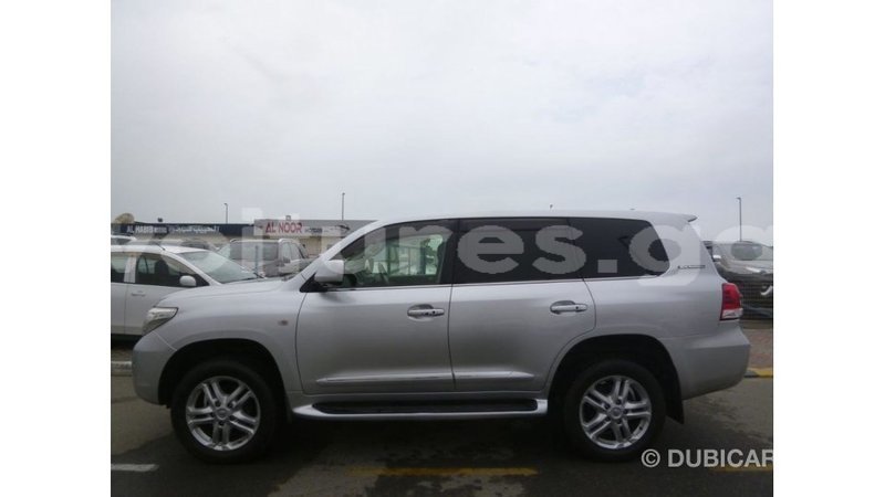 Big with watermark toyota land cruiser estuary import dubai 5893