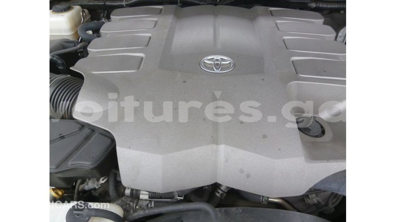 Big with watermark toyota land cruiser estuary import dubai 5893