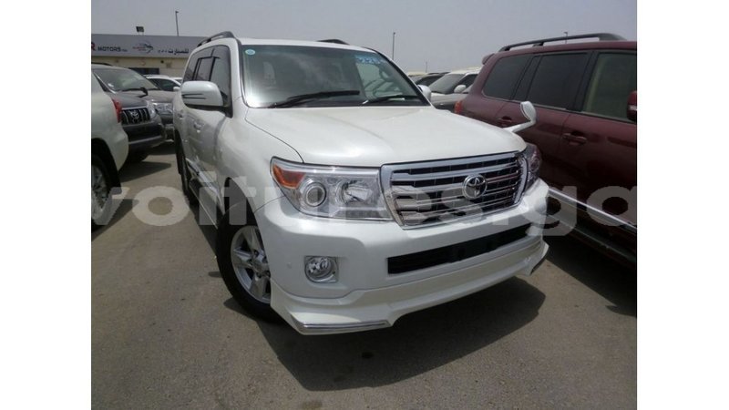 Big with watermark toyota land cruiser estuary import dubai 5895