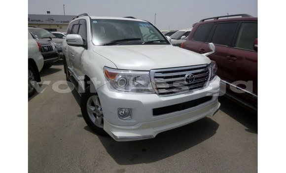 Acheter Import Voiture Toyota Land Cruiser Blanc à Import - Dubai, Estuaire Acheter Import Voiture Toyota Land Cruiser Blanc à Import - Dubai, Estuaire