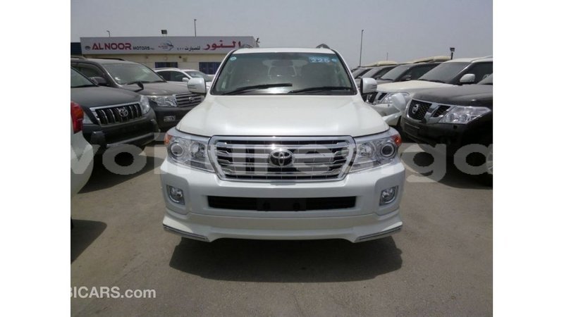 Big with watermark toyota land cruiser estuary import dubai 5895