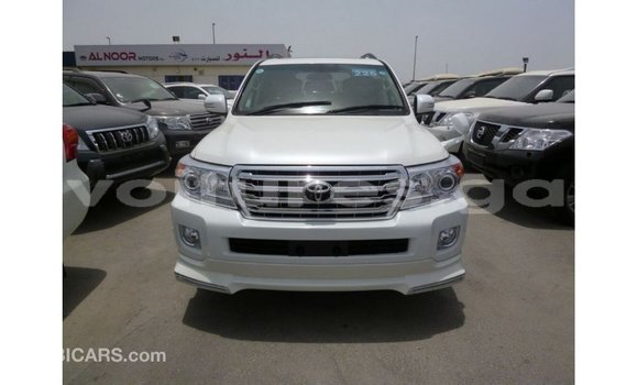Acheter Import Voiture Toyota Land Cruiser Blanc à Import - Dubai, Estuaire Acheter Import Voiture Toyota Land Cruiser Blanc à Import - Dubai, Estuaire