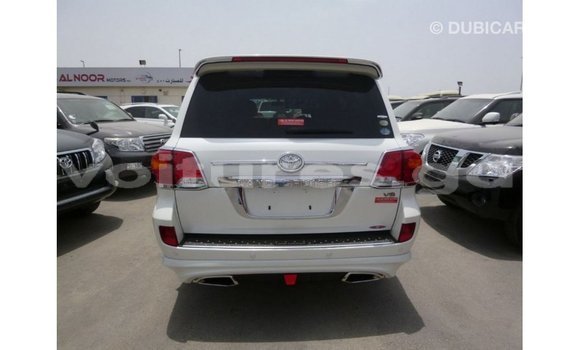 Acheter Import Voiture Toyota Land Cruiser Blanc à Import - Dubai, Estuaire Acheter Import Voiture Toyota Land Cruiser Blanc à Import - Dubai, Estuaire