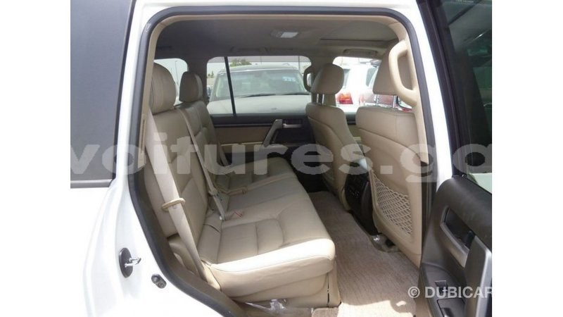 Big with watermark toyota land cruiser estuary import dubai 5895