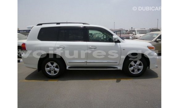 Acheter Import Voiture Toyota Land Cruiser Blanc à Import - Dubai, Estuaire Acheter Import Voiture Toyota Land Cruiser Blanc à Import - Dubai, Estuaire