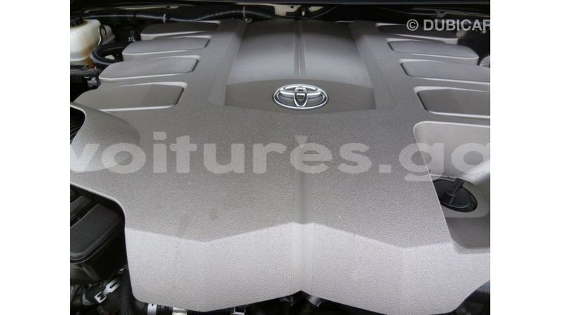 Big with watermark toyota land cruiser estuary import dubai 5895