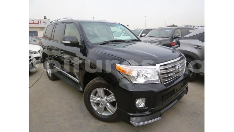 Big with watermark toyota land cruiser estuary import dubai 5896