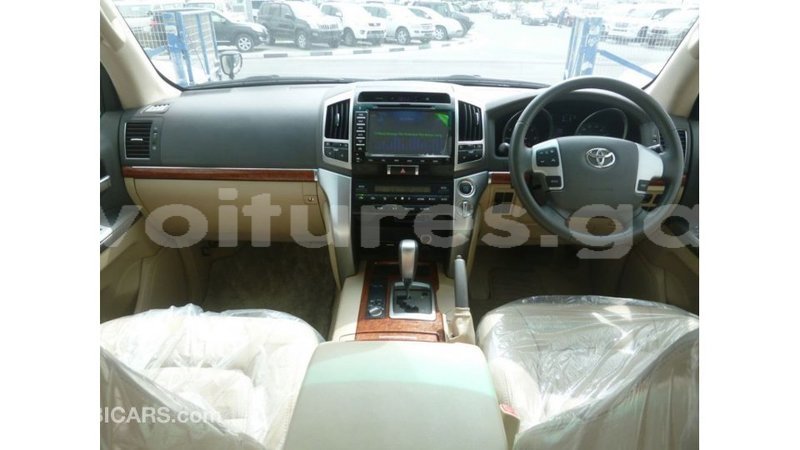 Big with watermark toyota land cruiser estuary import dubai 5896