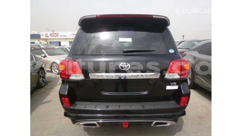 Big with watermark toyota land cruiser estuary import dubai 5896