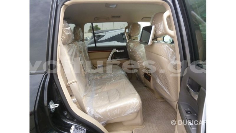 Big with watermark toyota land cruiser estuary import dubai 5896