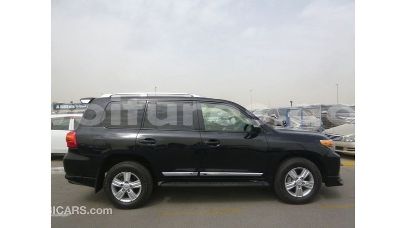 Big with watermark toyota land cruiser estuary import dubai 5896