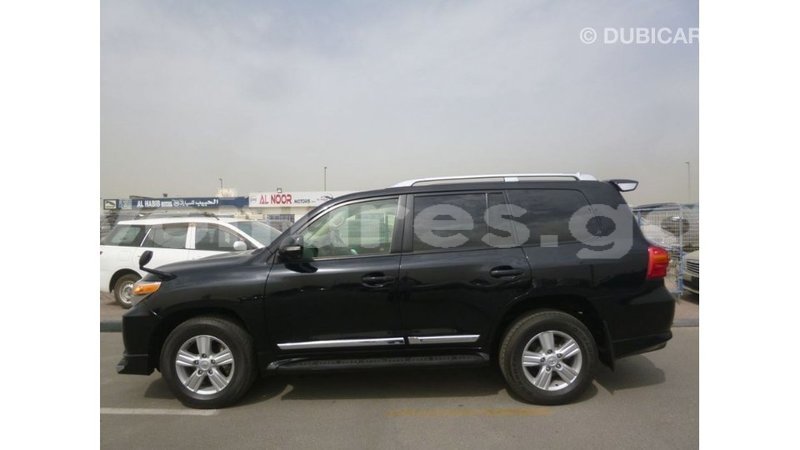 Big with watermark toyota land cruiser estuary import dubai 5896